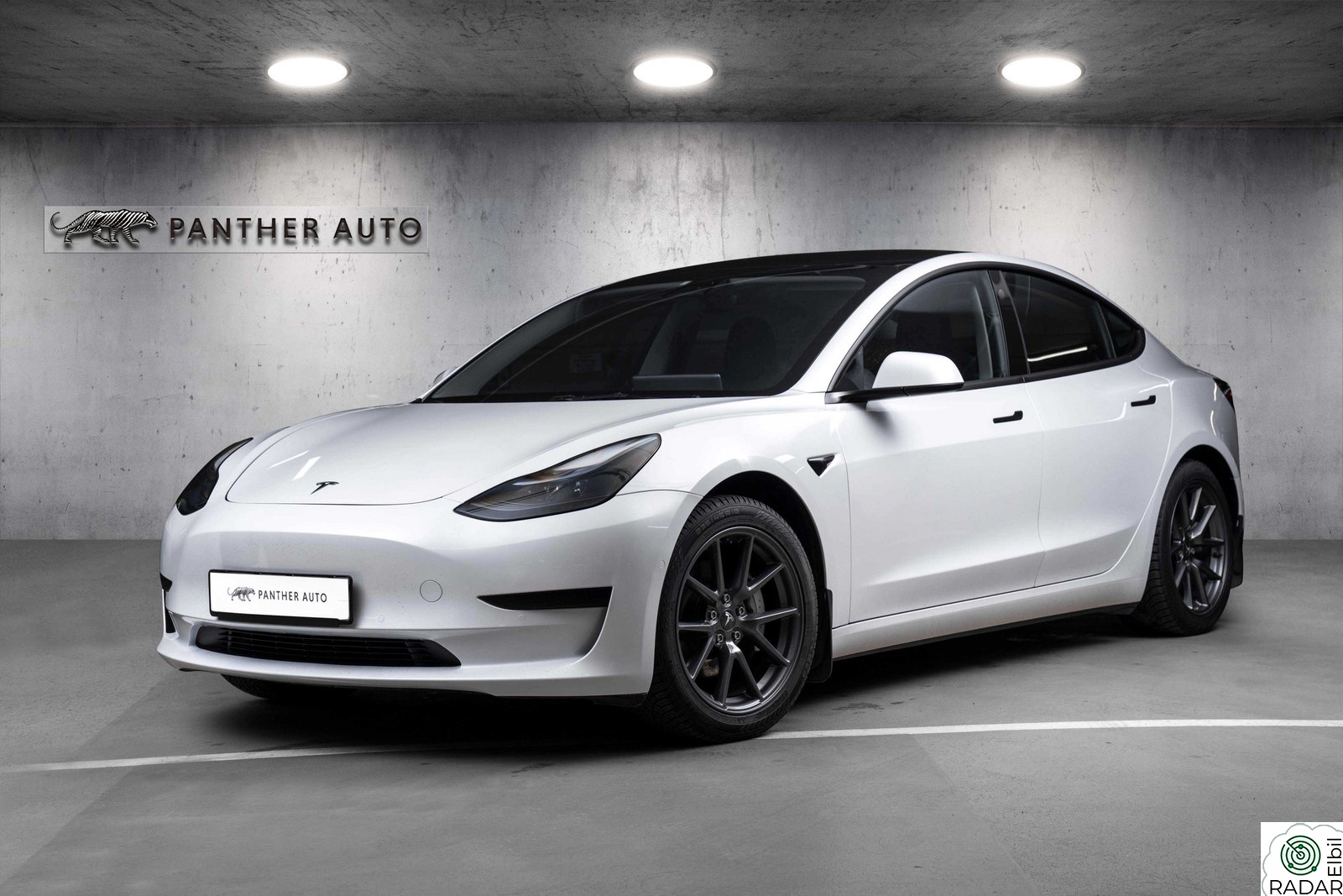 TESLA Model 3 SR RWD | Pano | 19 sport | Autopilot | 2x hjulsett