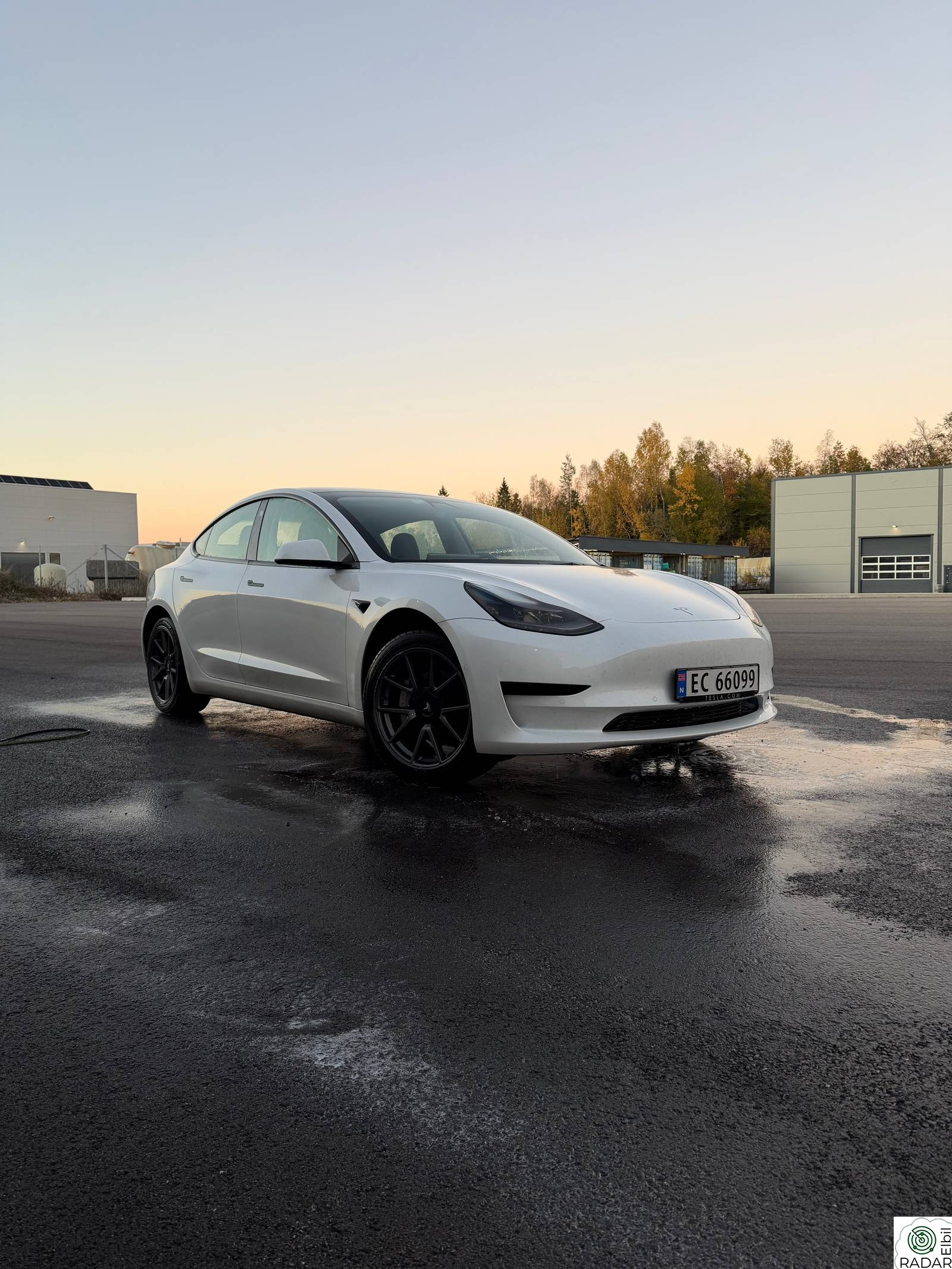 TESLA Model 3 Tesla Model 3 - Standard Range Plus RWD