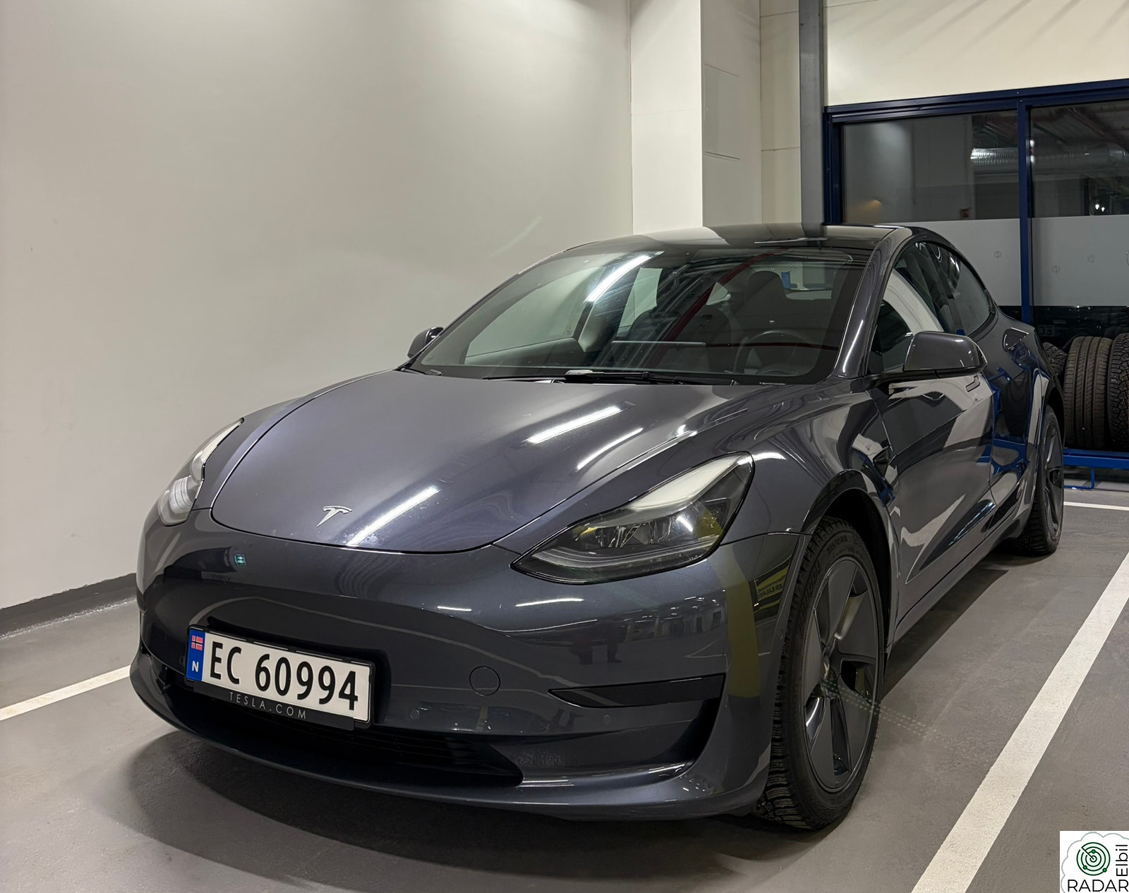 TESLA Model 3 SR/448km/Hengerfeste/Enhanced Autopilot/Kamera