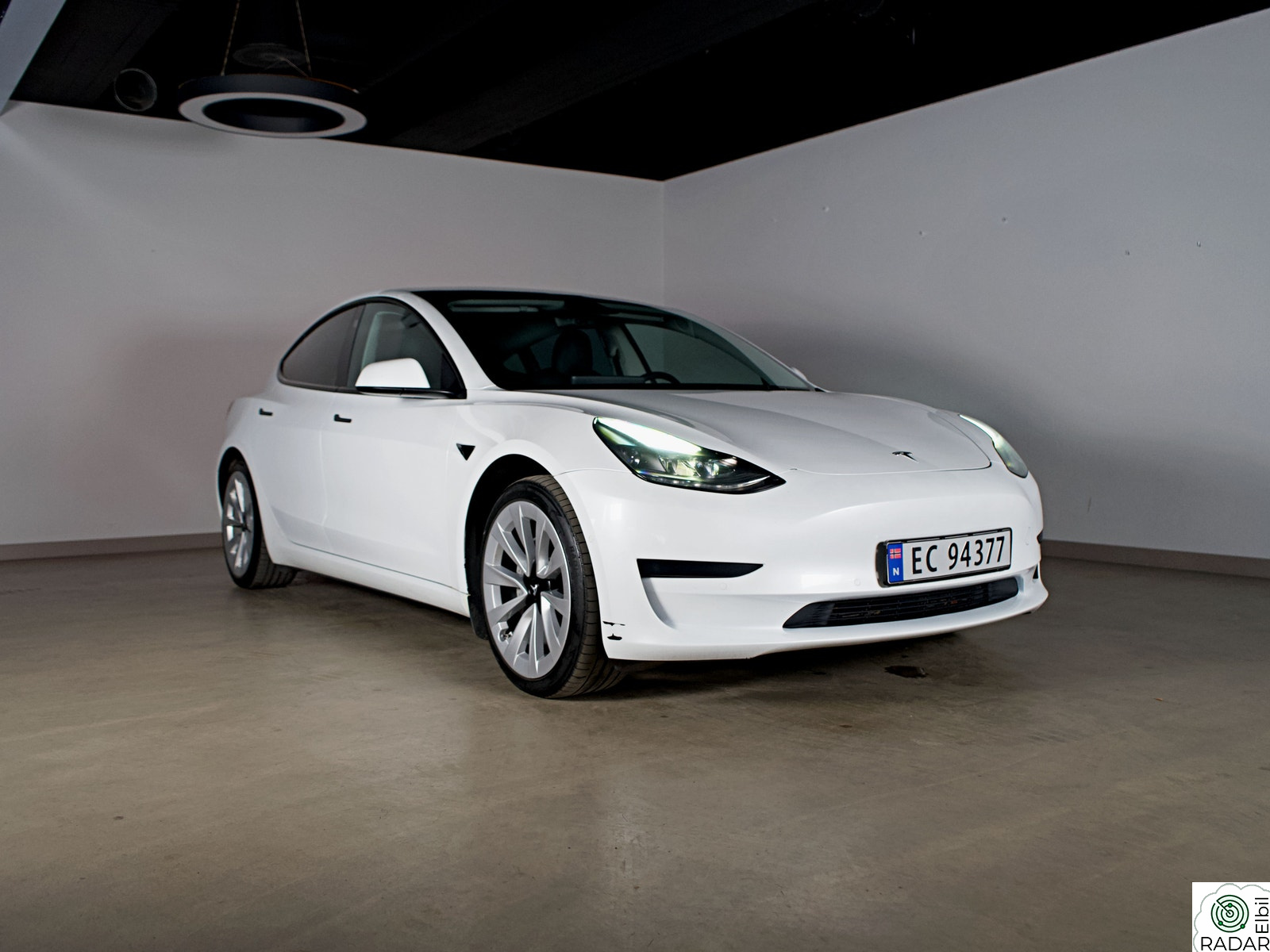 TESLA Model 3 448km / SR+ / Autopilot / Varmepumpe / +++