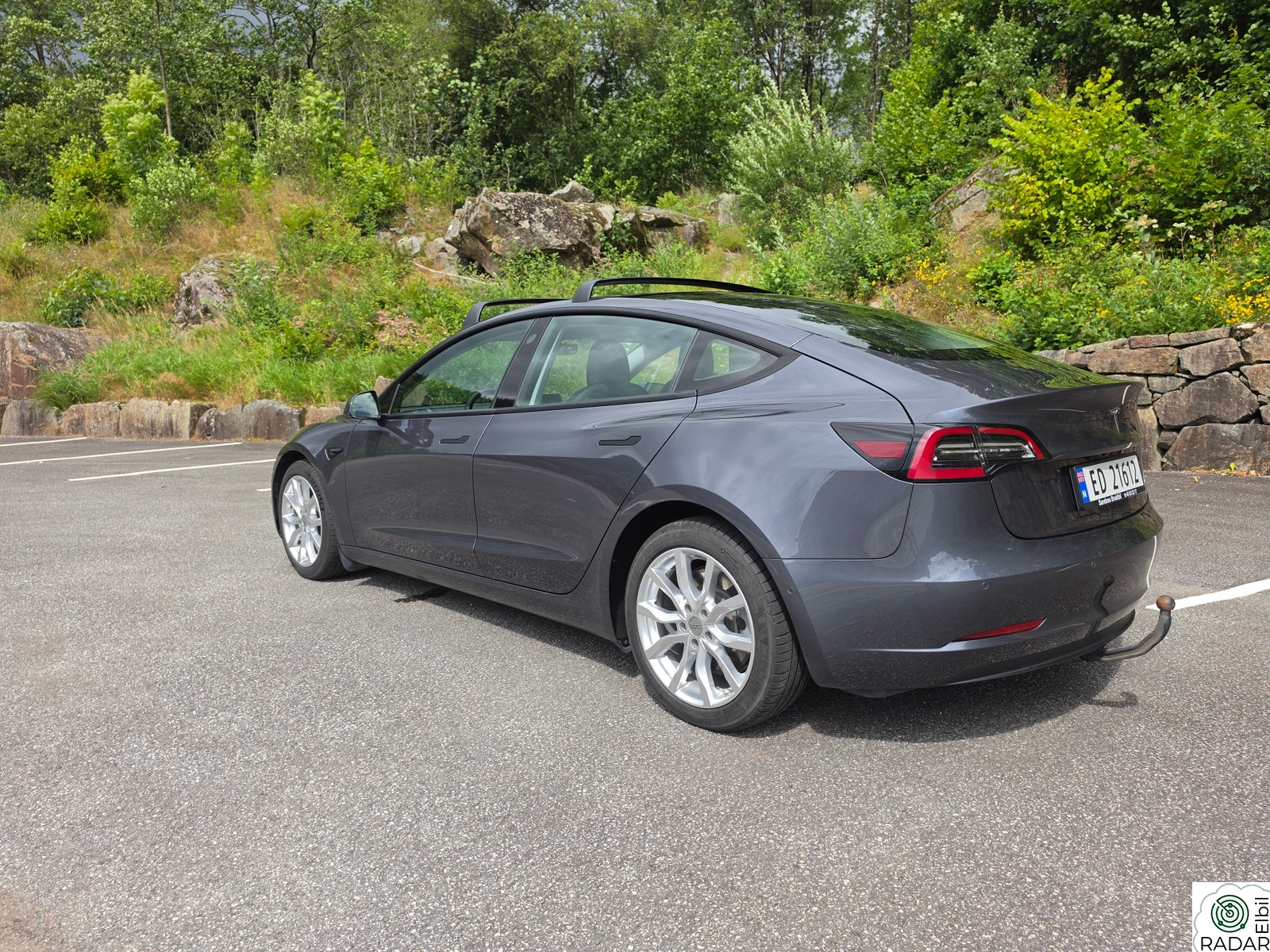 TESLA Model 3 Standard Range Plus RWD, LFP, Facelift, Hengerfeste
