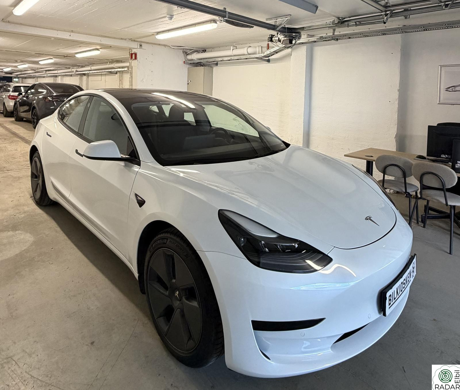 TESLA Model 3 SR + 448km /Autopilot / V.Pumpe/ H.Feste /12m.Garanti!!
