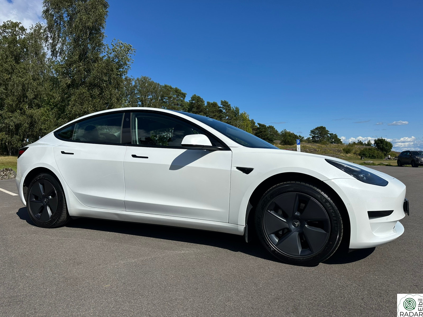 TESLA Model 3 Standard Range Plus RWD m/ Enhanced autopilot
