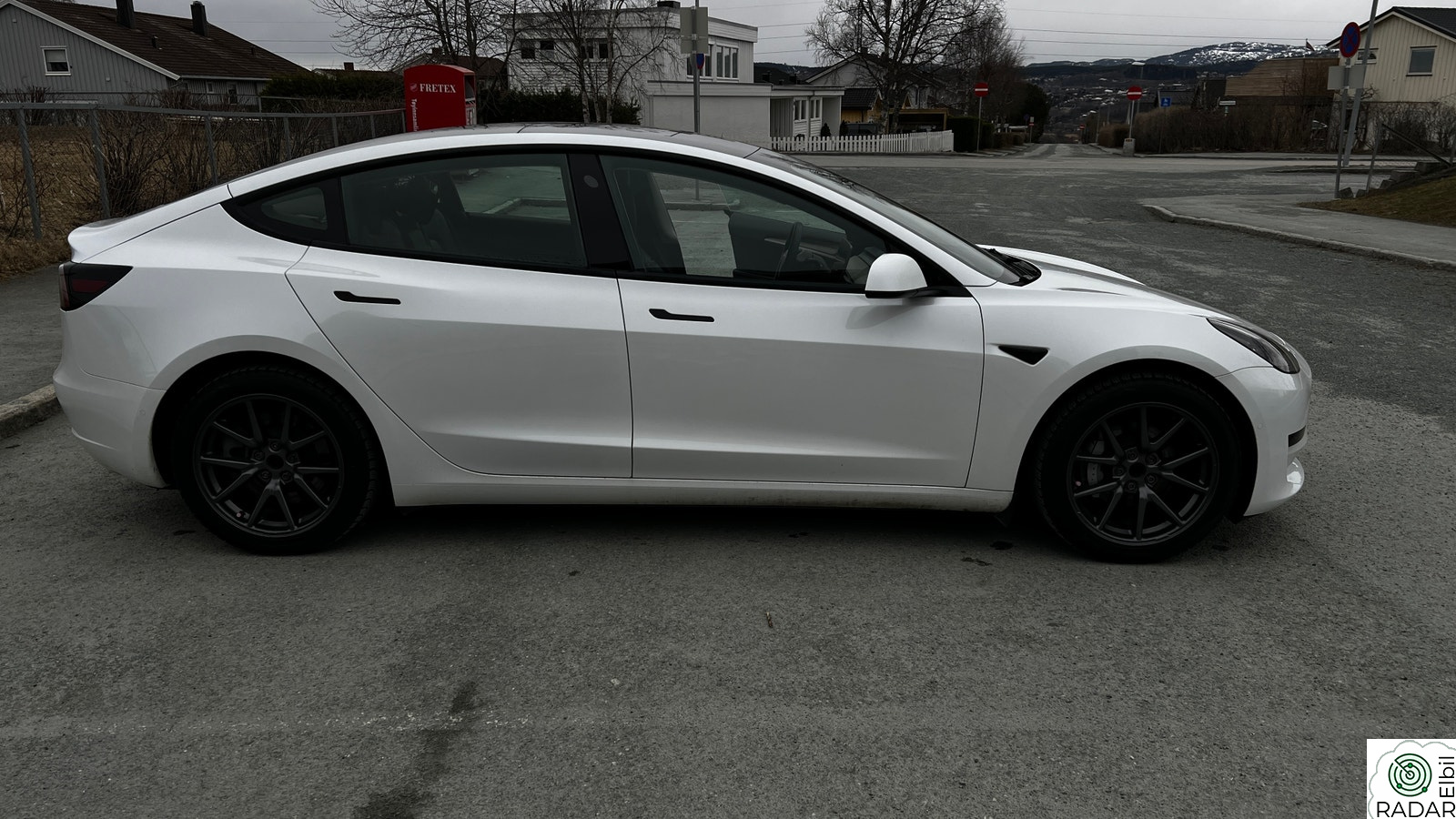 TESLA Model 3 Standard Range Plus / Damekjørt