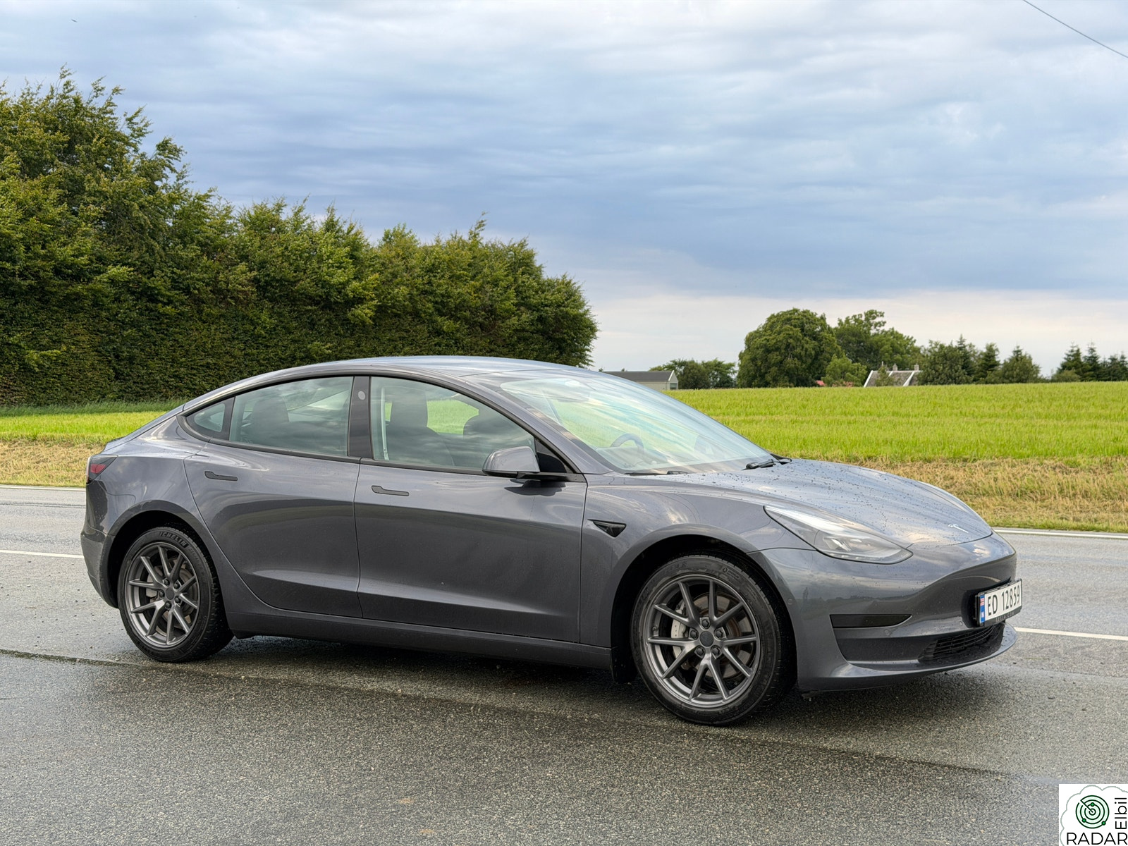 TESLA Model 3 Standard Range Plus RWD m/ Enhanced Autopilot