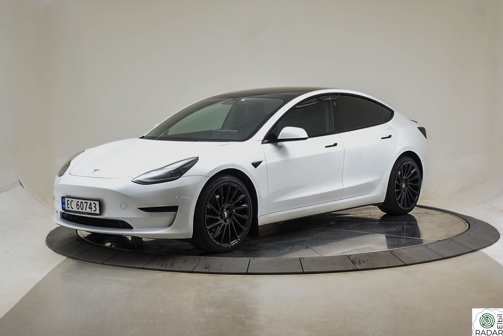 TESLA Model 3 Standard Range Plus RWD