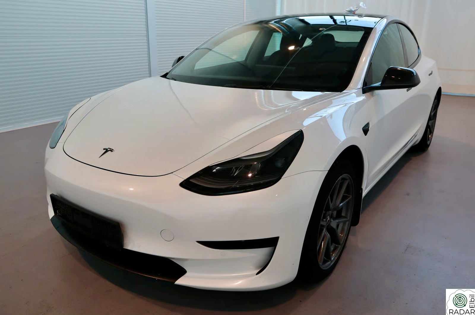 TESLA Model 3 Standard Range Plus RWD m/ hengerfeste