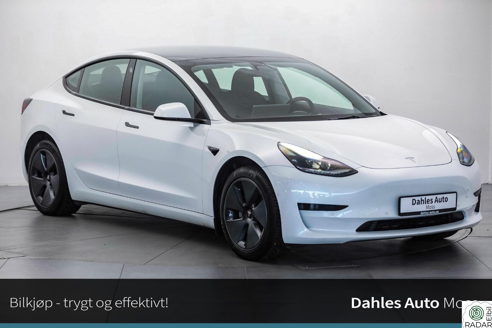 TESLA Model 3 SR RWD/Hengerfeste/Panorama/AP