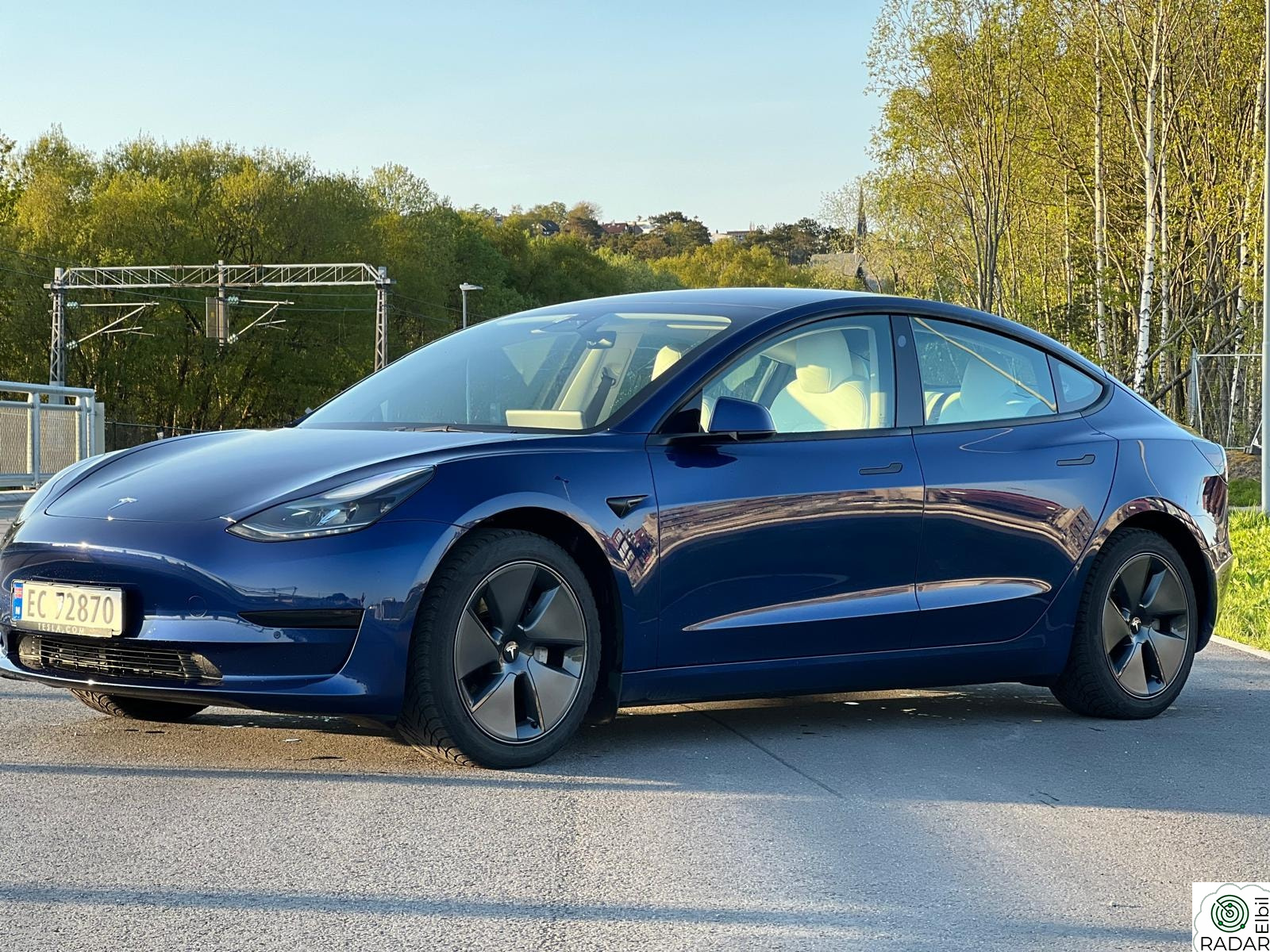 TESLA Model 3 Model 3 SR+ | Blå | Hvit interiør | Hengerfeste| 49.000