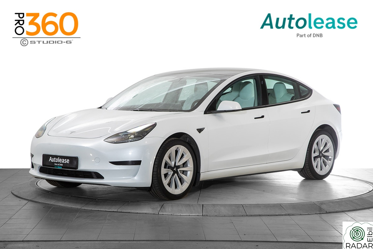 TESLA Model 3 Standard Range Plus RWD, ACC Navi Premium Interiør,