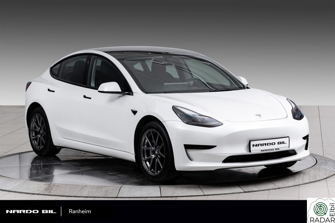 TESLA Model 3 Standard Range Plus RWD, Autopilot, Rattvarme