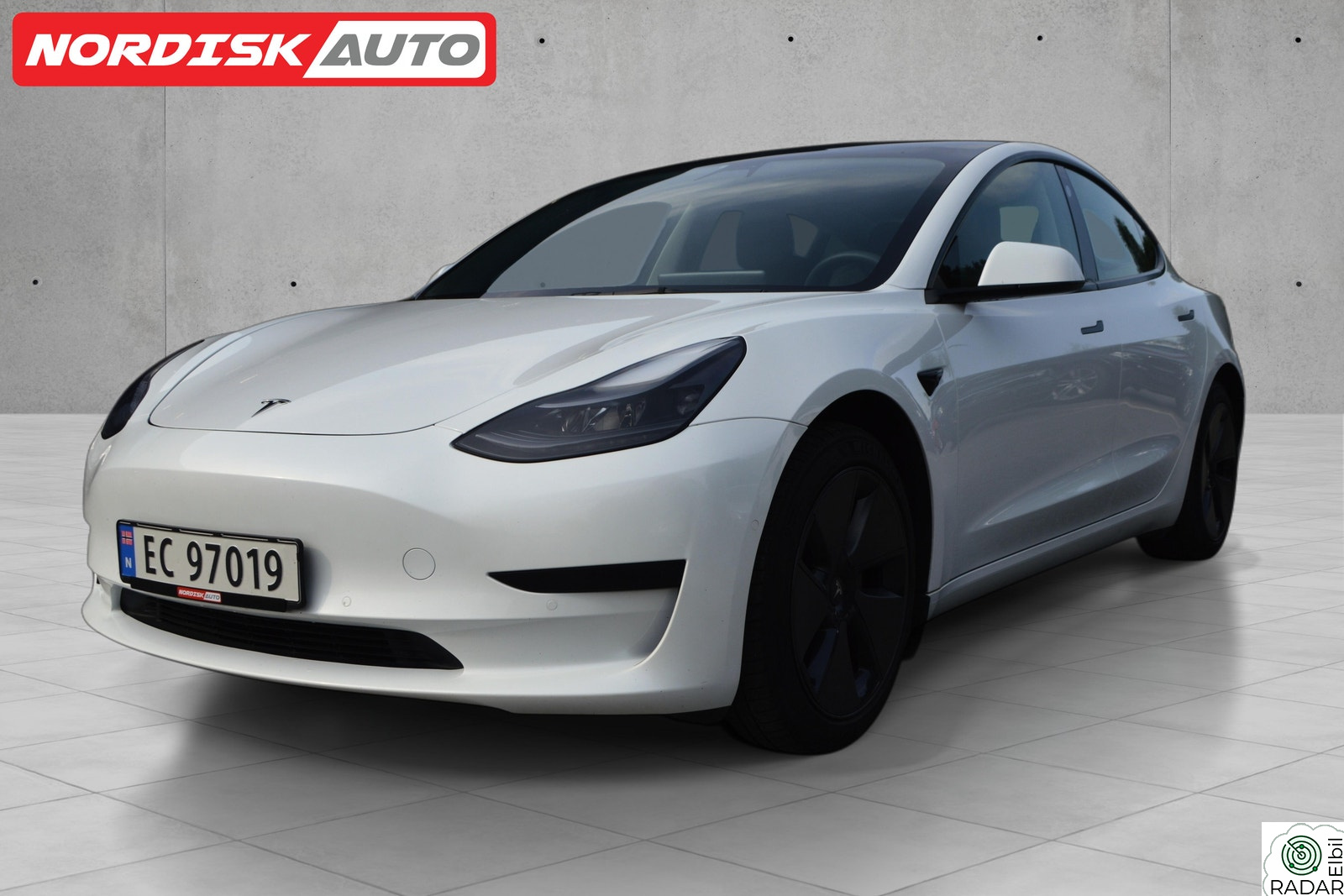 TESLA Model 3 SR+/AP/Navi/R.kamera/Pano/Memory/Skinn