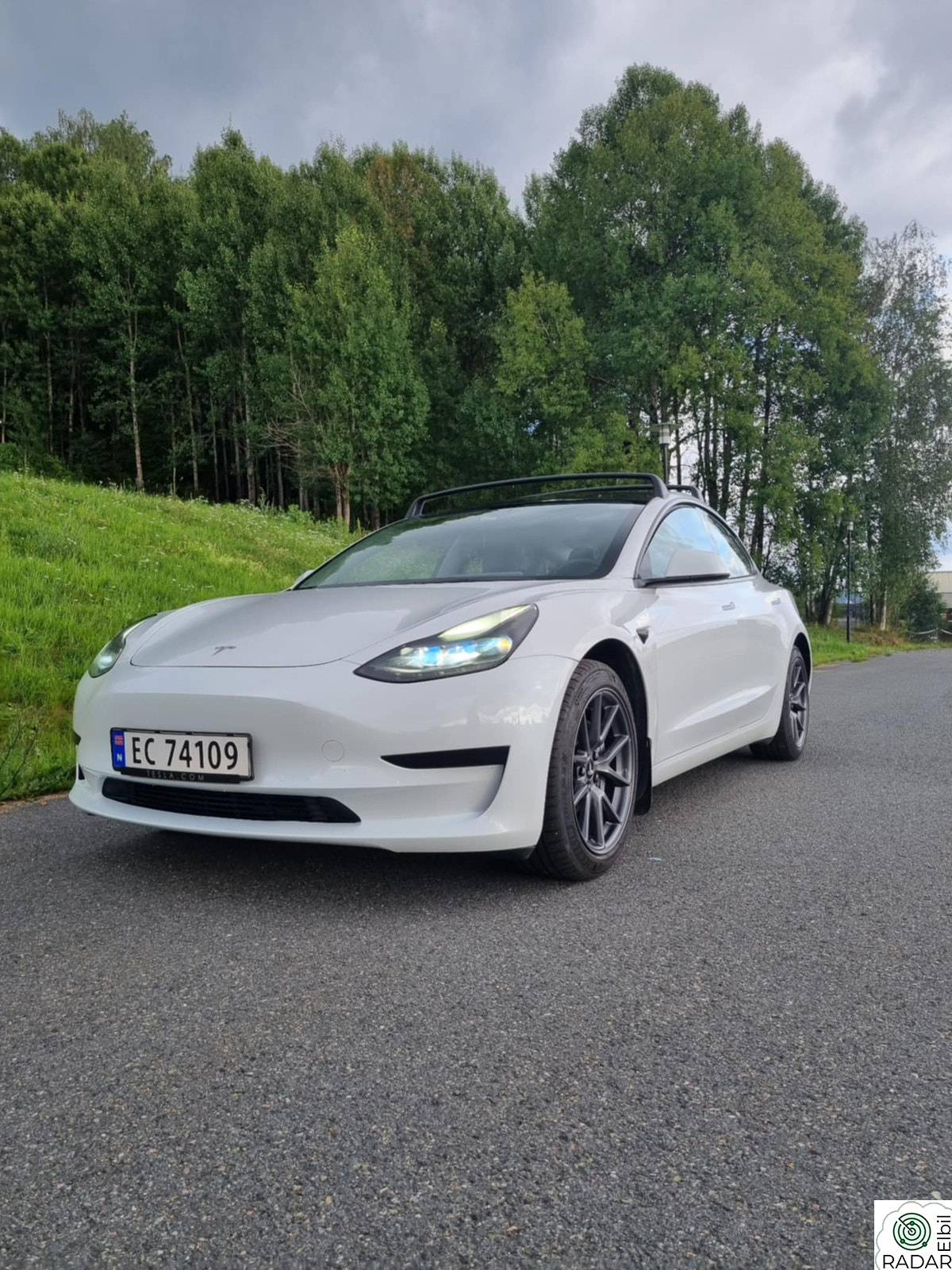 TESLA Model 3 SR+ RWD Facelift |Hengerfeste, takrails og nybilgaranti