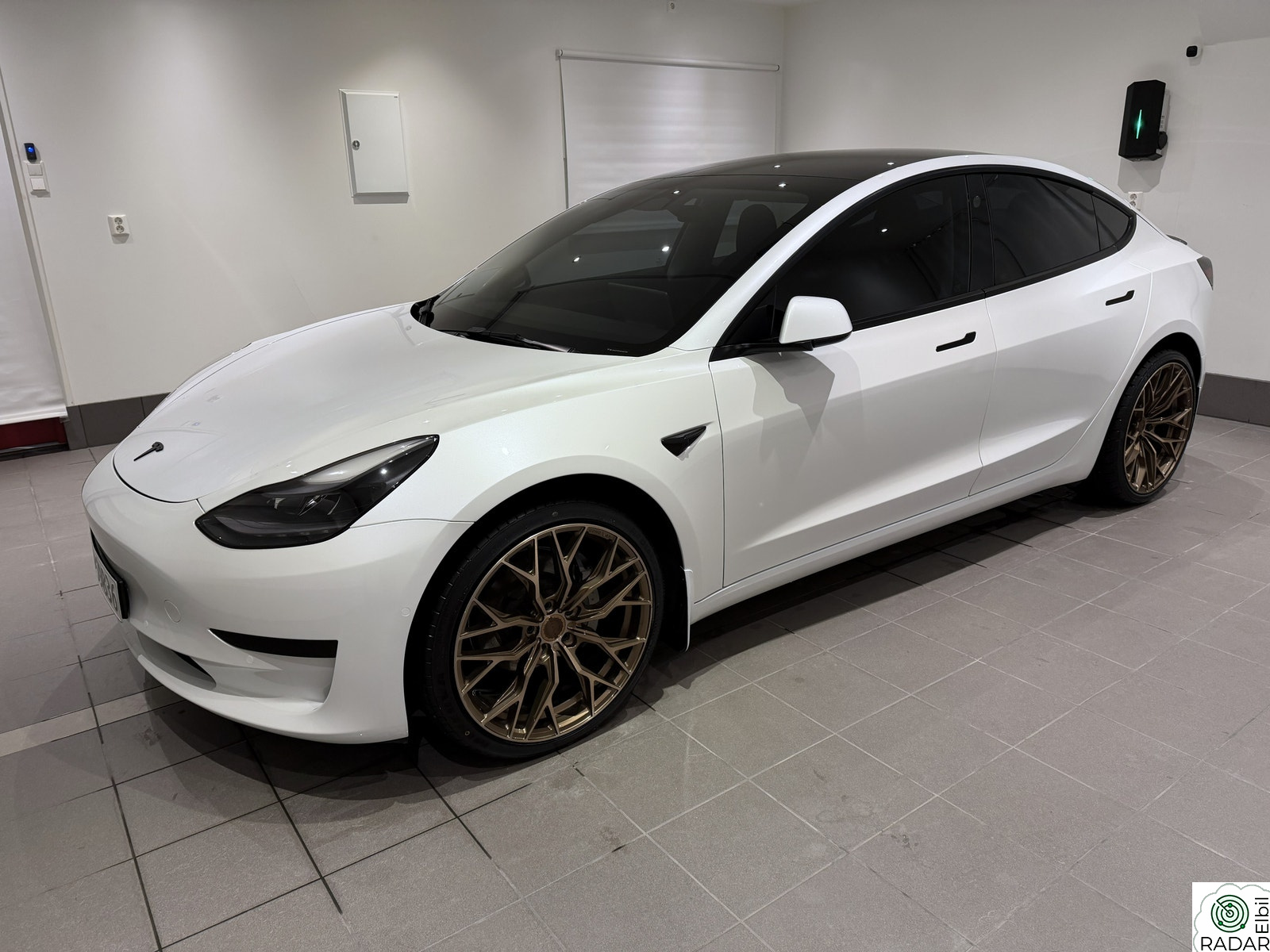 TESLA Model 3 RWD Autopilot Concaver 20" alufelger. 8 nye dekk. Ny EU