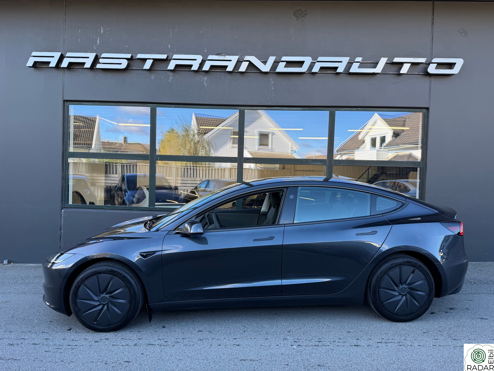TESLA Model 3 RWD