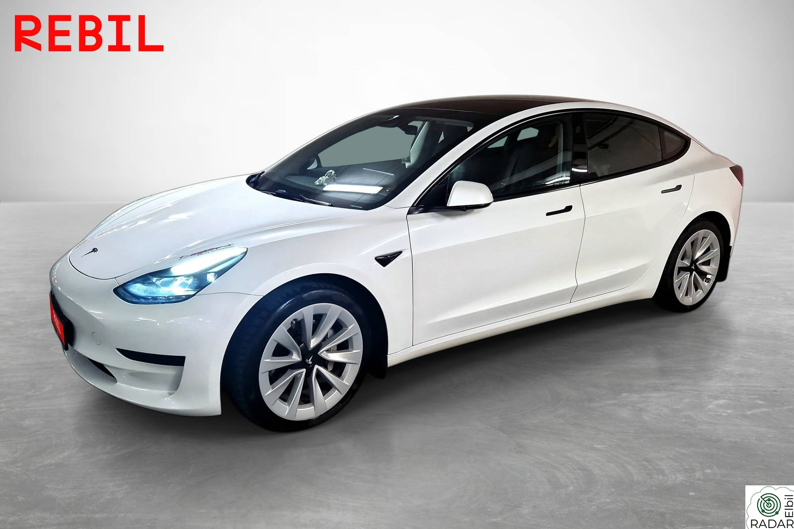 TESLA Model 3 SR, Autopilot, Hengerfeste, Panorama, Ryzen
