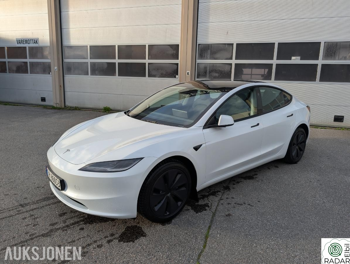 TESLA Model 3 RWD Ryggekamera, panorama soltak, avtagbart hengerfeste