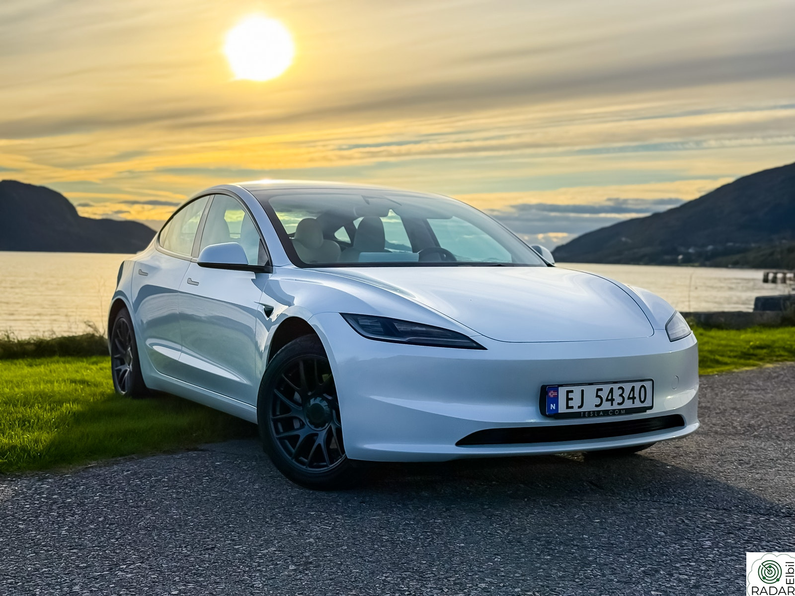 TESLA Model 3 Tesla Model 3 Highland |Hvitt interiør |Hengerfeste+++