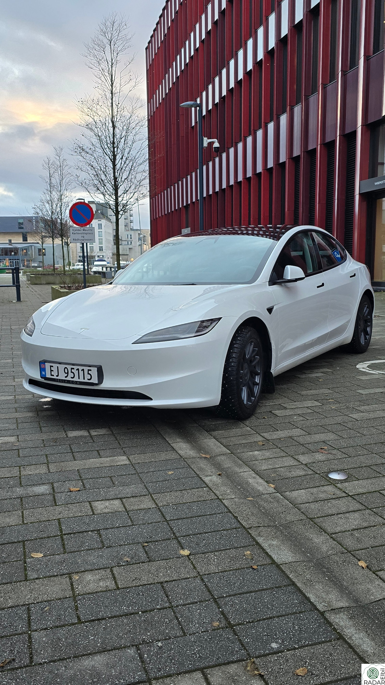 TESLA Model 3 2025 ny type. Autopilot, s/v dekk