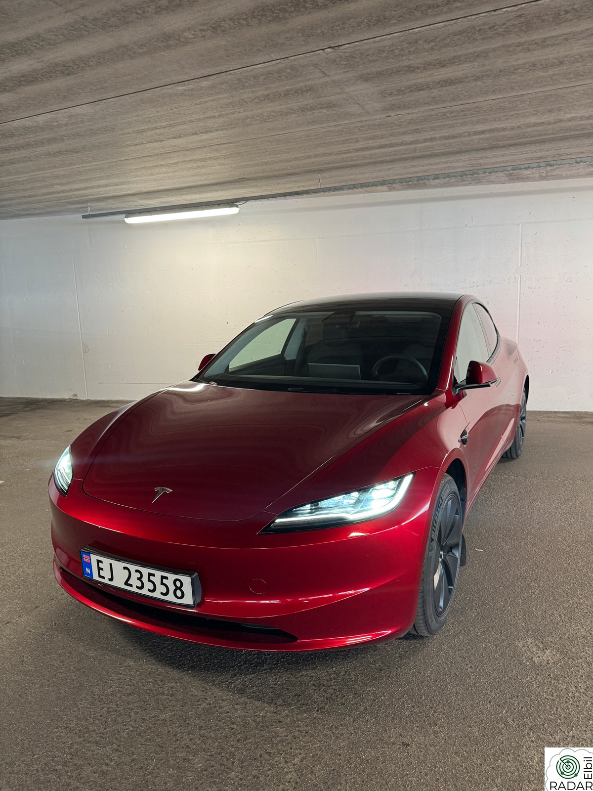 TESLA Model 3 Facelift - Ultra Red - Lav km - Som ny!