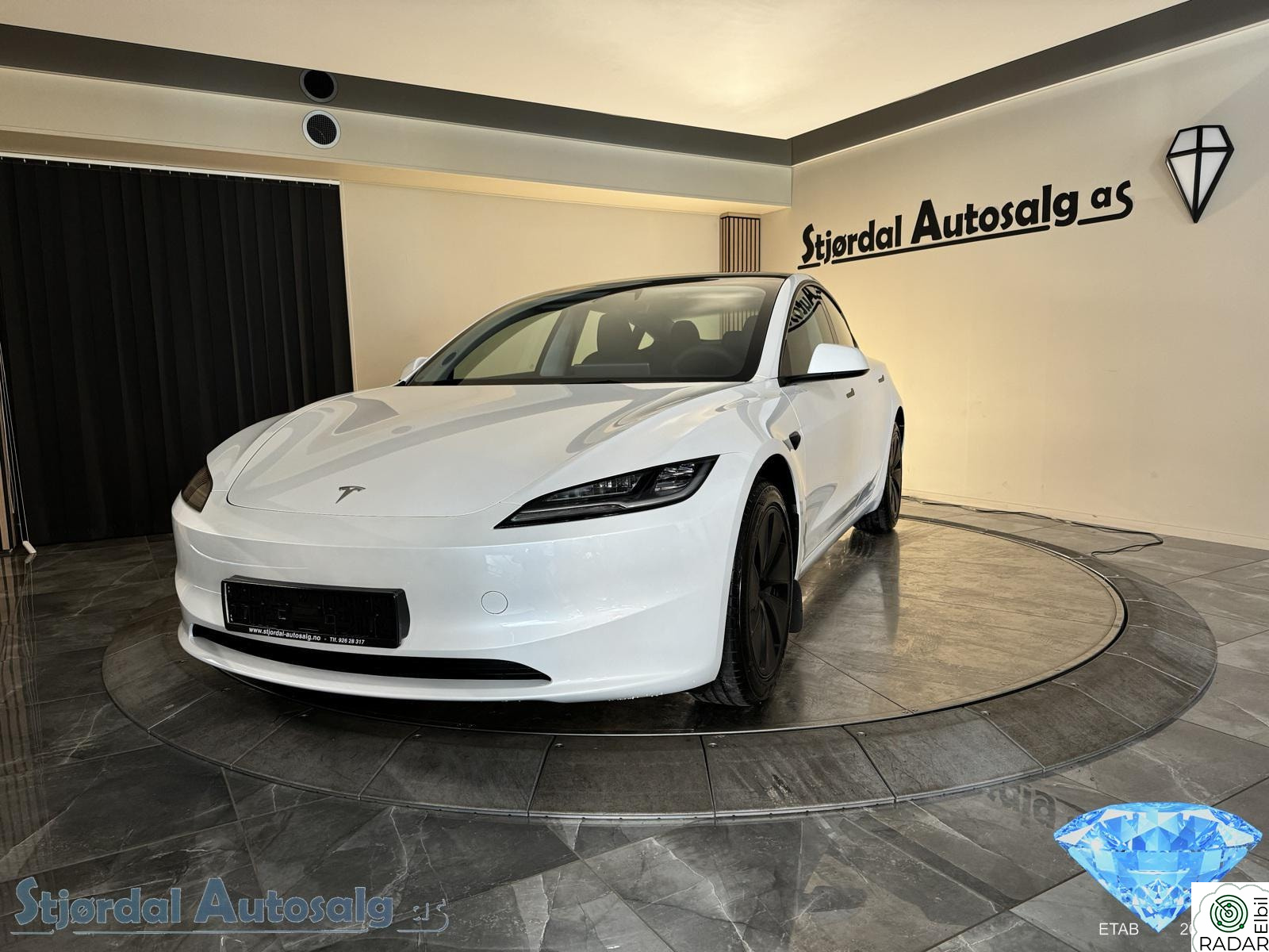 TESLA Model 3 Facelift/Panorama/Skinn/S+V dekk/Krok/Norsk