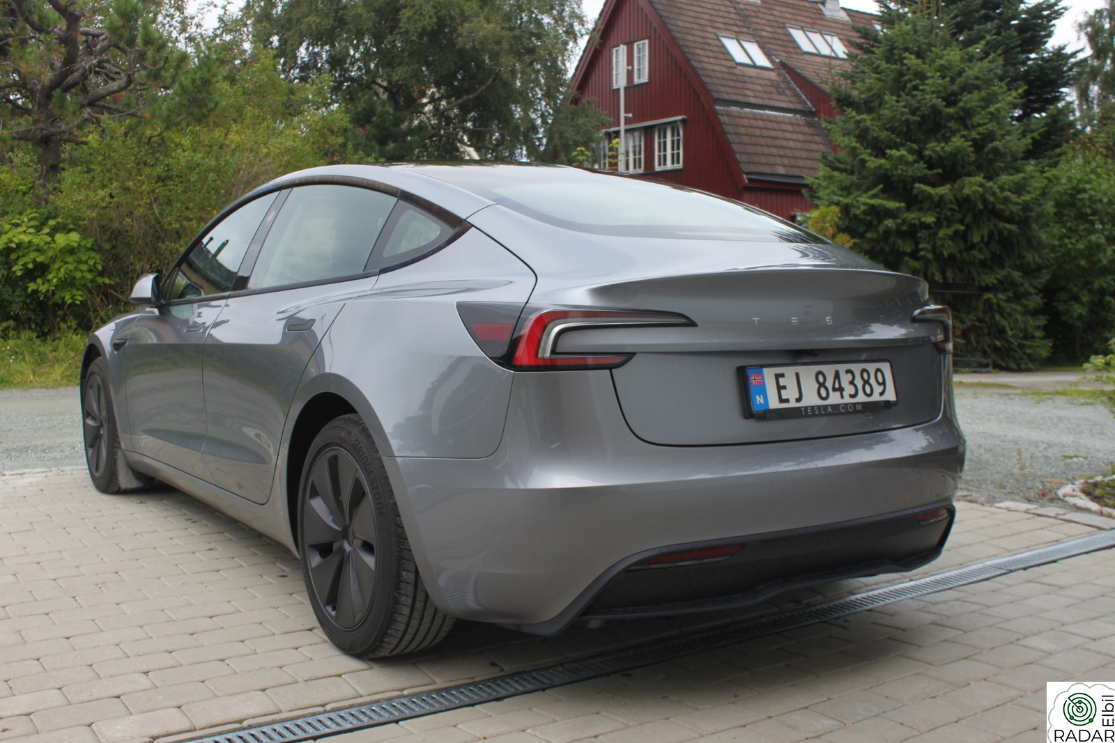 TESLA Model 3 RWD