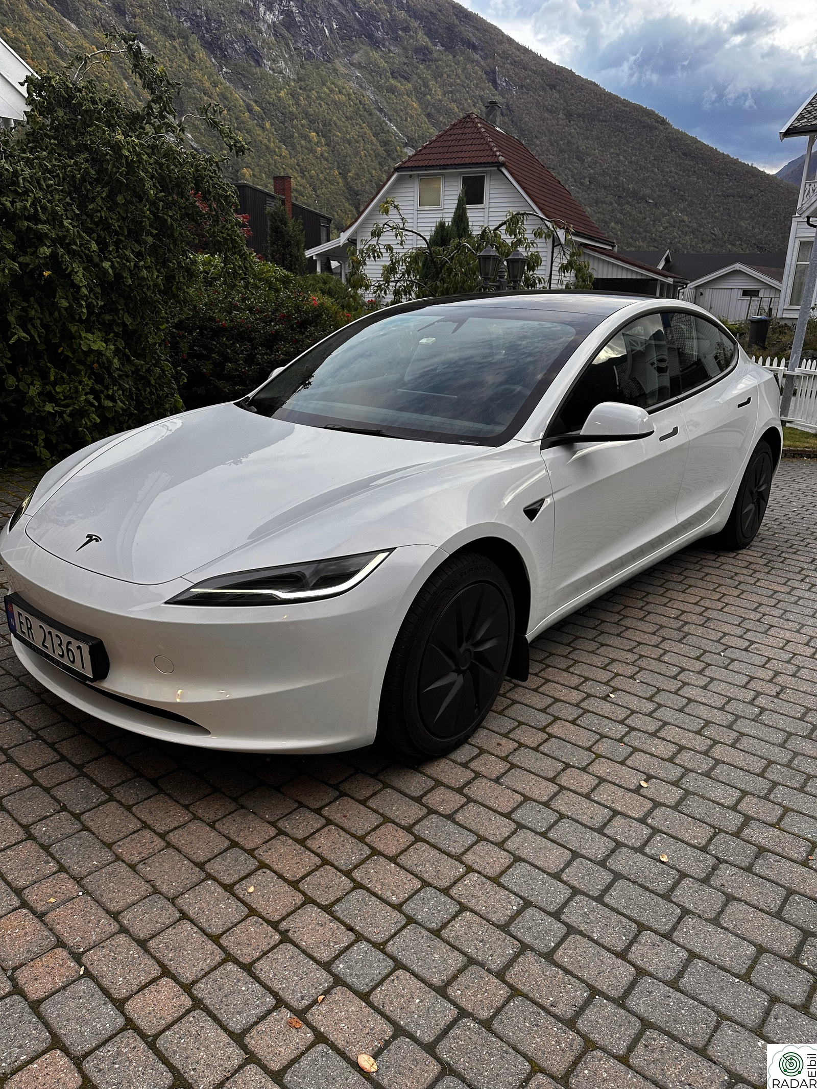 TESLA Model 3 RWD