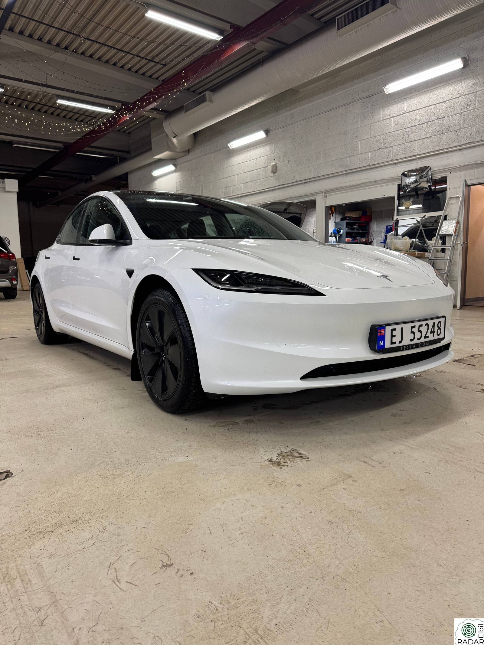 TESLA Model 3 SR+ Highland/Ventilerte seter/Ambient/Autopilot/S+V