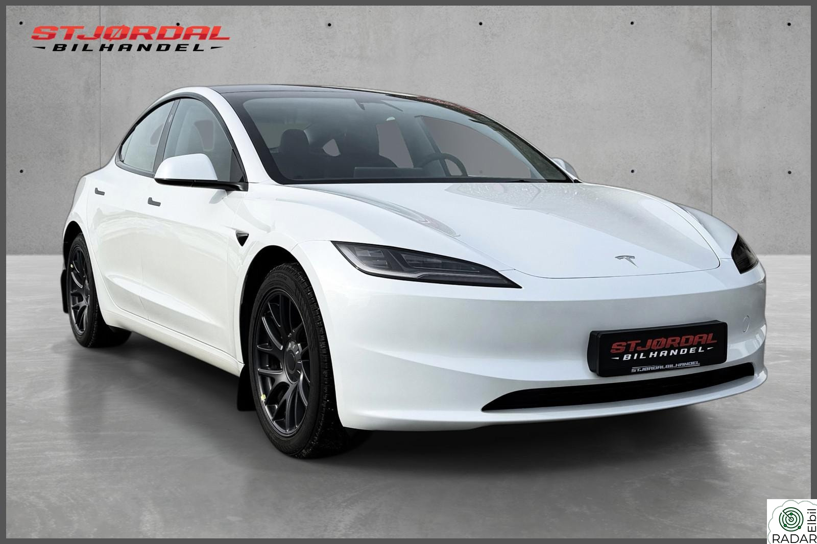 TESLA Model 3 Tesla Model 3 Standard Range 2025 - Lav km - NY PRIS!