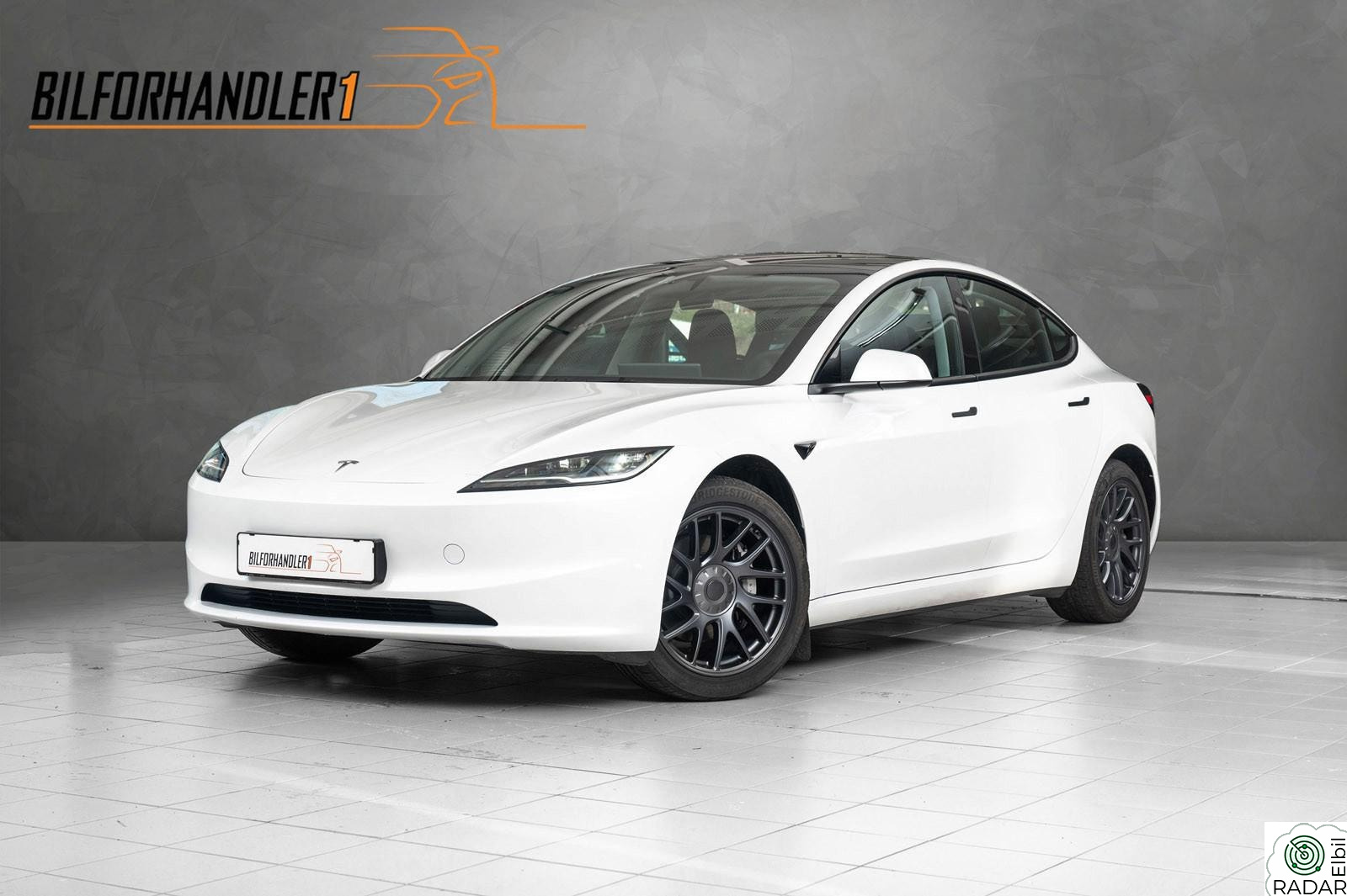 TESLA Model 3 SR Highland 513km S+V hjul