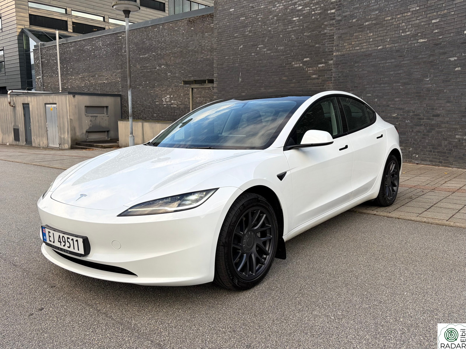 TESLA Model 3 RWD 283hk Highland /ACC/Skinn/HF/Panorama+++