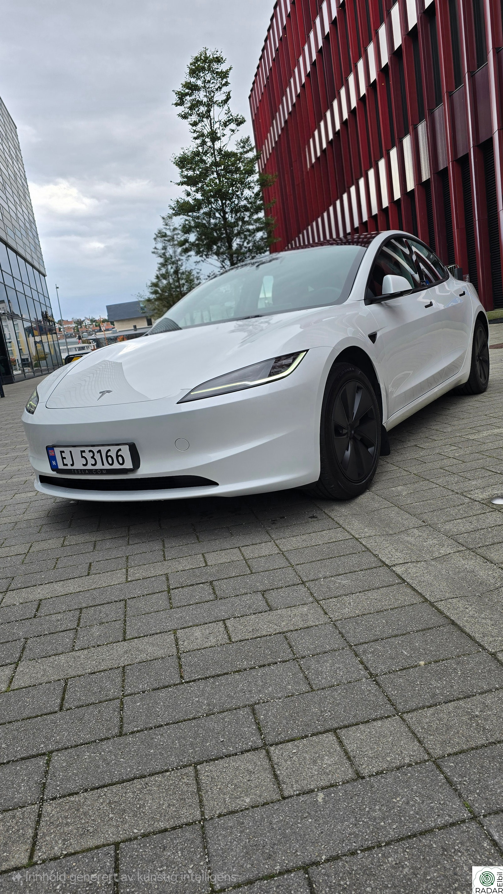 TESLA Model 3 Hengerfeste/autopilot/513km/varme/kjøling i seter