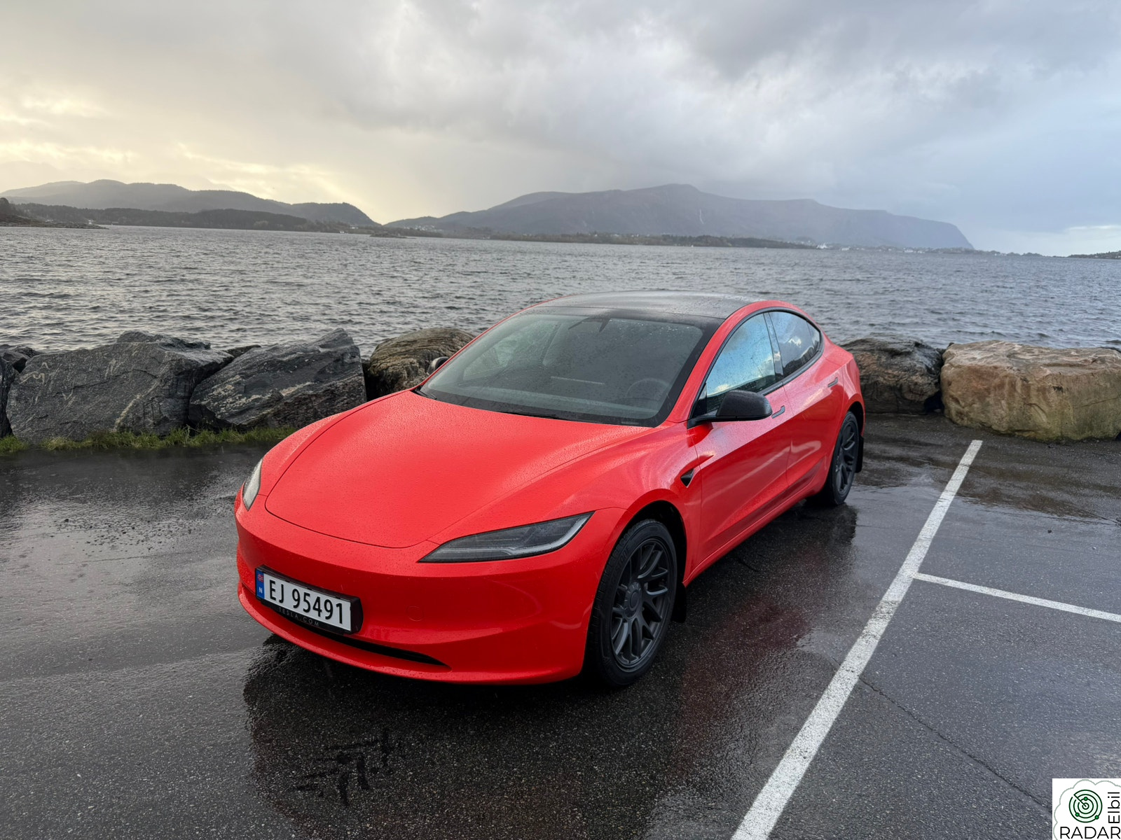 TESLA Model 3 Highland RWD - Avery Red - Garanti