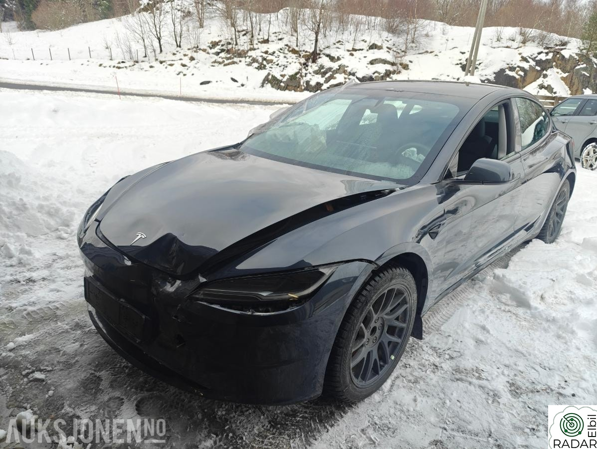 TESLA Model 3 highland, SR+ bakhjulsdrift, kollisjonsskadet