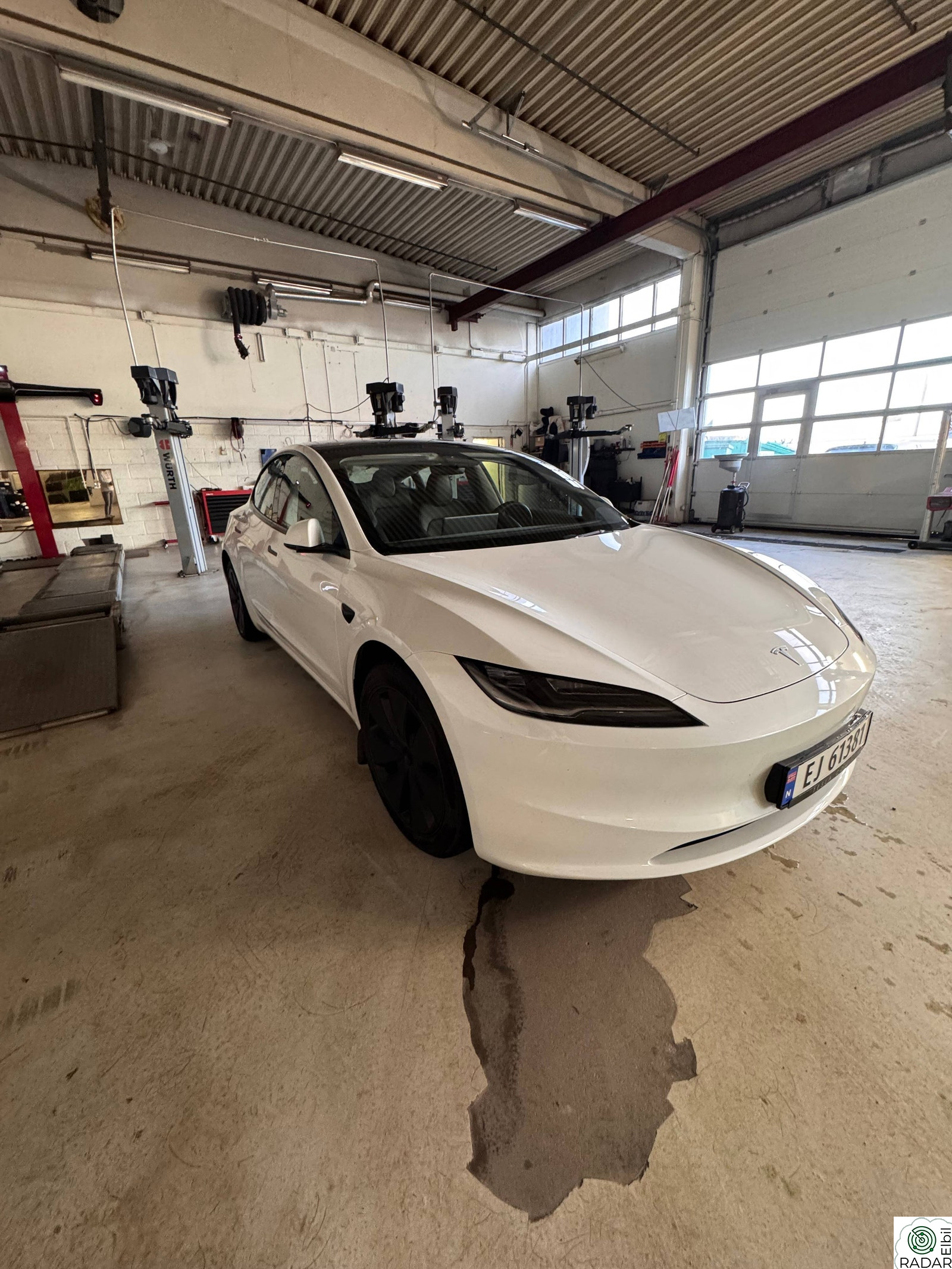 TESLA Model 3 Tesla Model 3, SR Highland, Skinnseter, (513 WLTP)