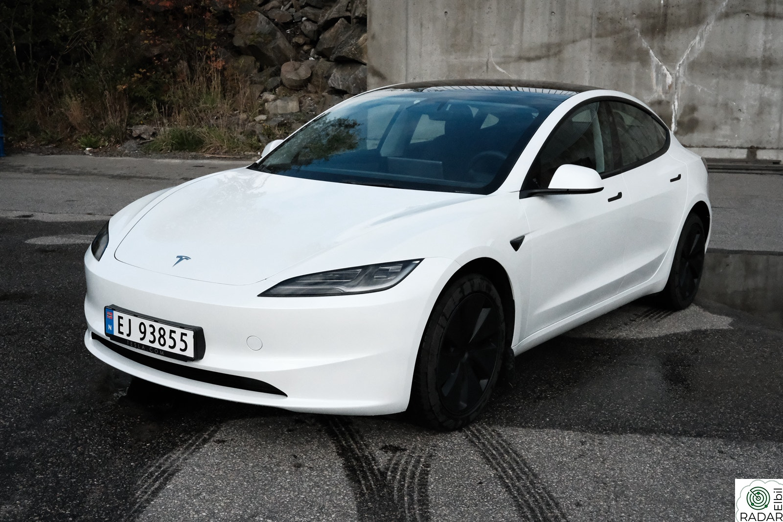 TESLA Model 3 RWD 283hk S+V hjul, hengerfeste