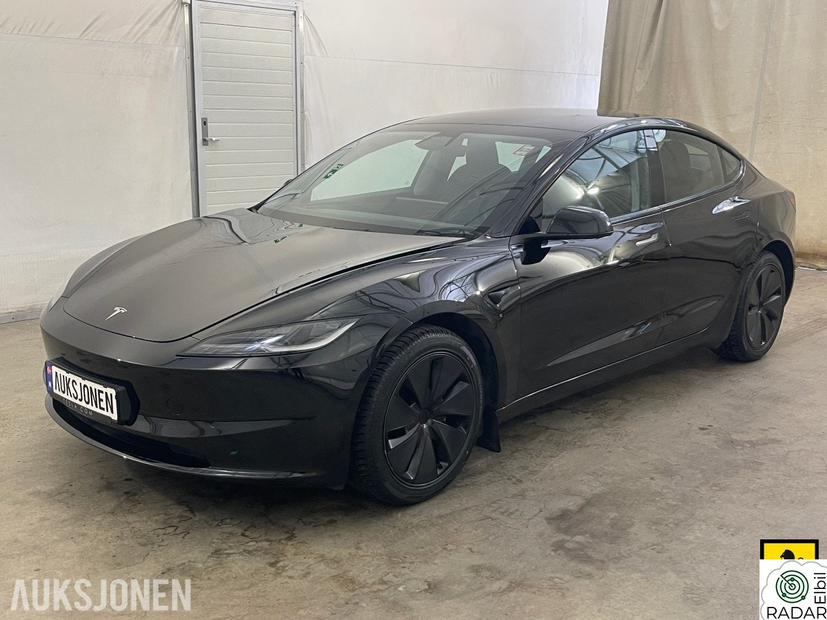 TESLA Model 3 SR 283 HK RWD FACELIFT AUTOPILOT ACC SKINN PANO KAMARA