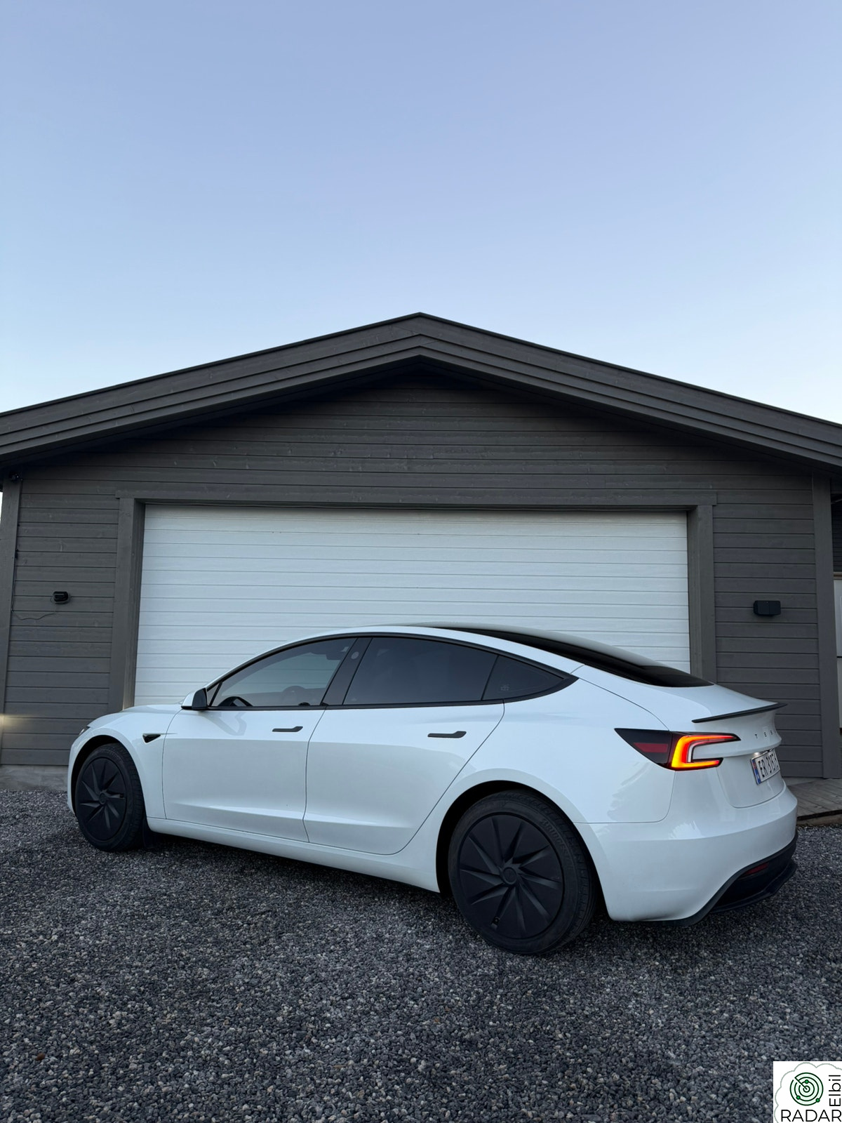 TESLA Model 3 RWD
