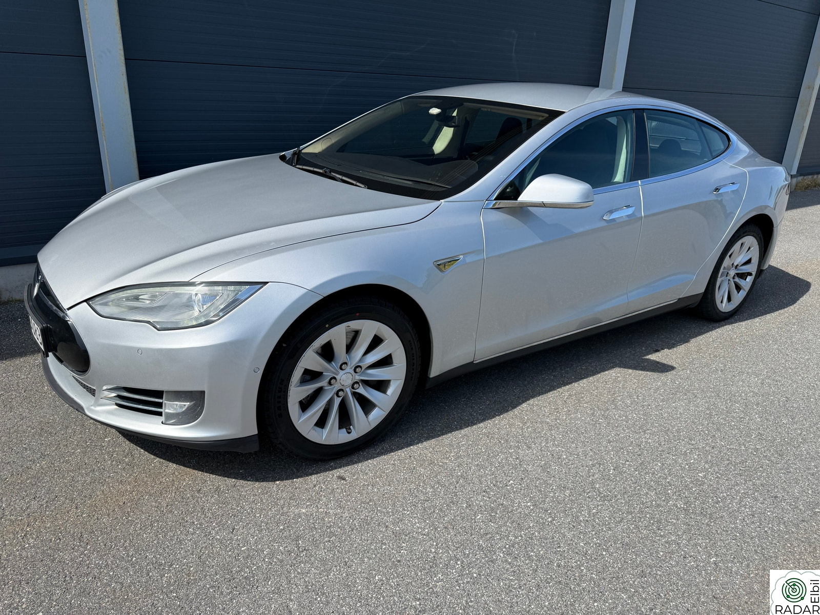 TESLA MOTORS MODEL S 85 Gratis Supercharging