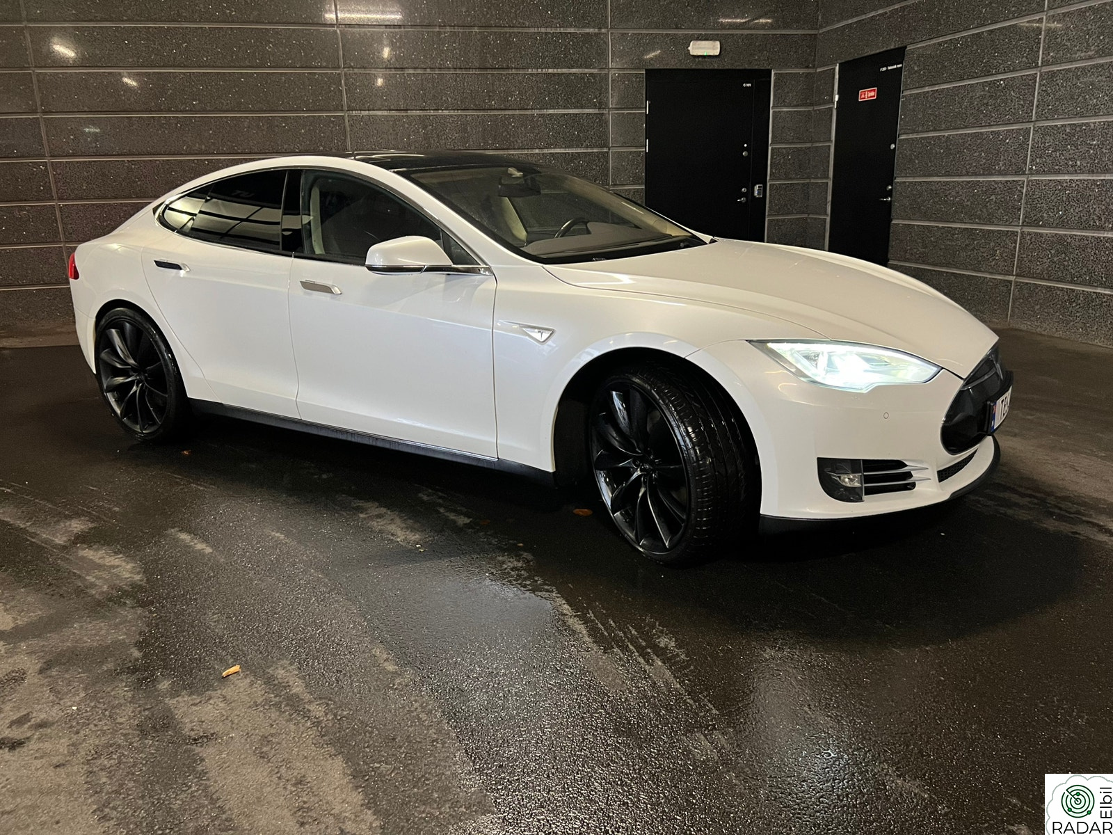 TESLA MOTORS MODEL S P85, EU til 2027, gratis lading, nytt batteri m/garanti