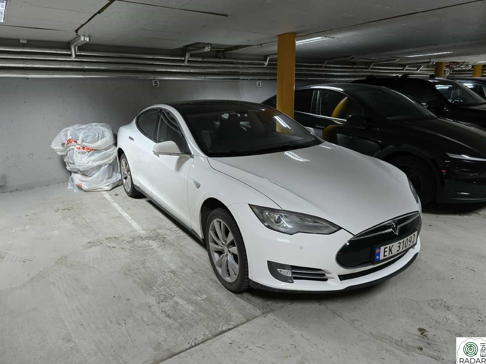 TESLA MOTORS MODEL S 85P Performance