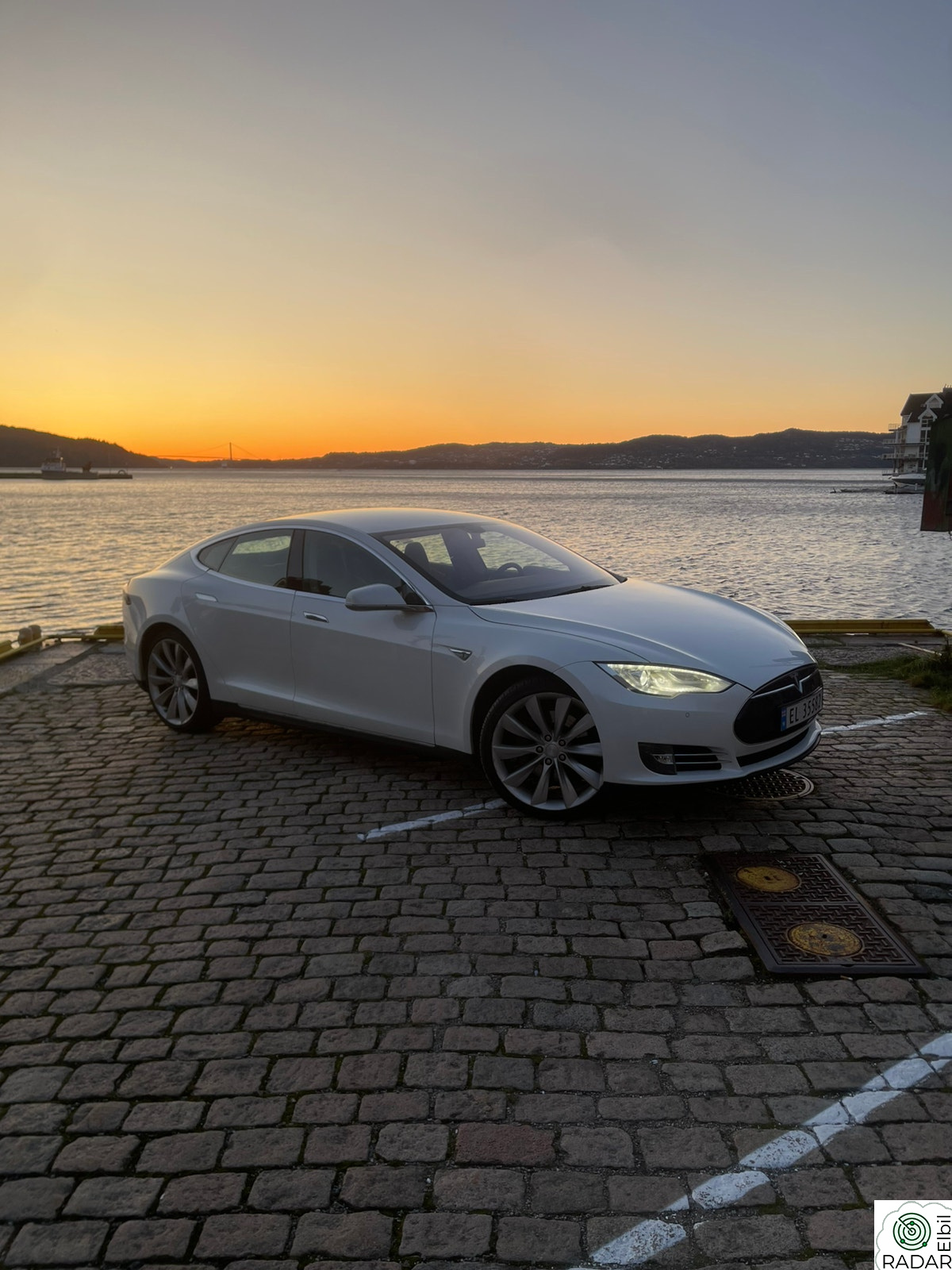 TESLA MOTORS MODEL S 85P Performance