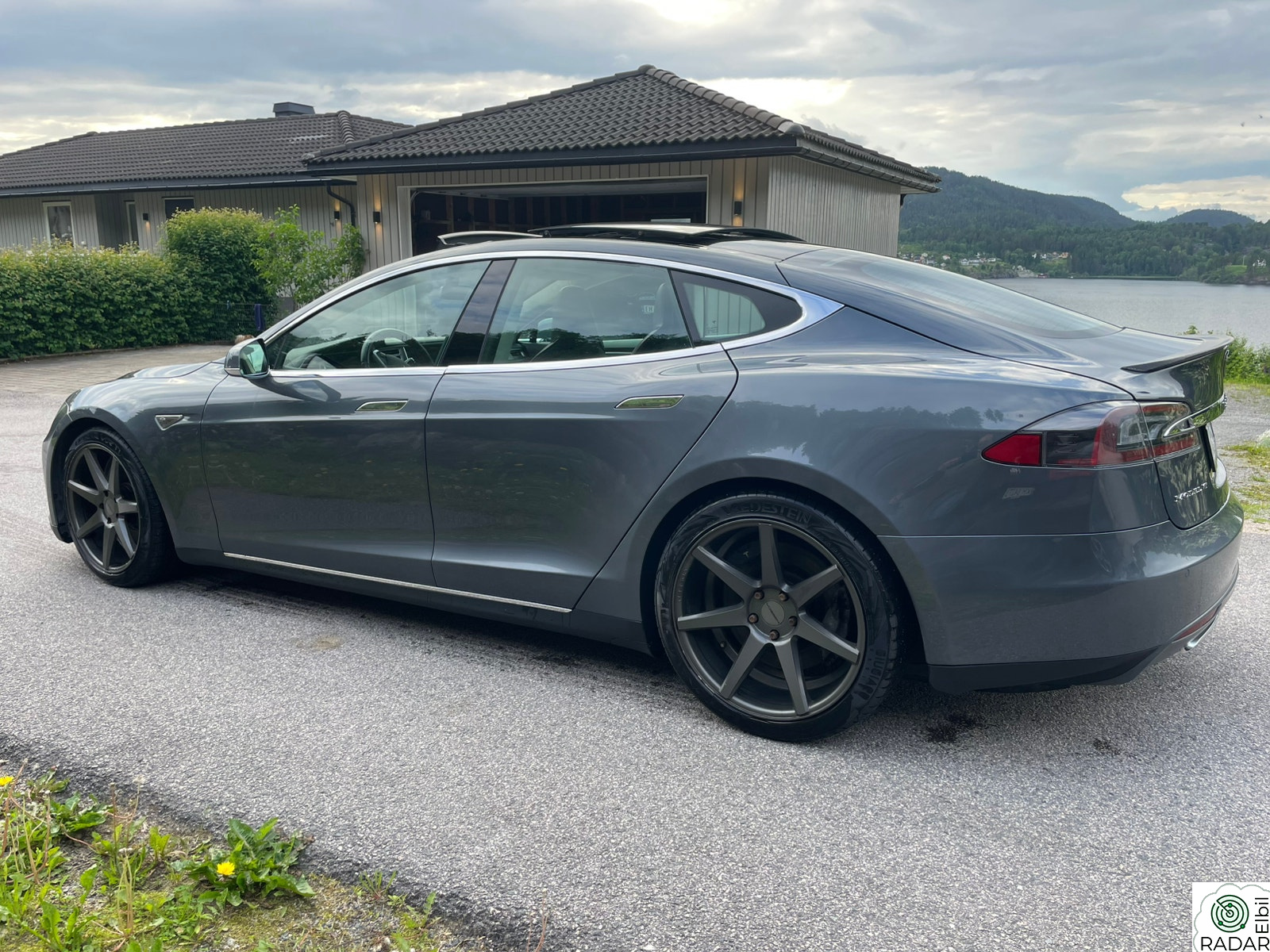 TESLA MOTORS MODEL S P85+