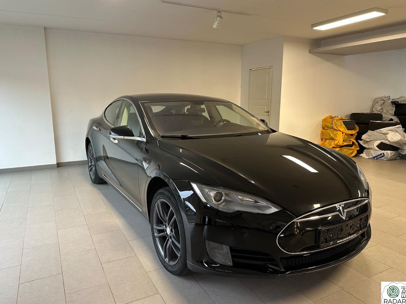 TESLA MOTORS MODEL S 85 7-Seter Gratis lading CCS Luftfjæring EU-09.27 1Eier