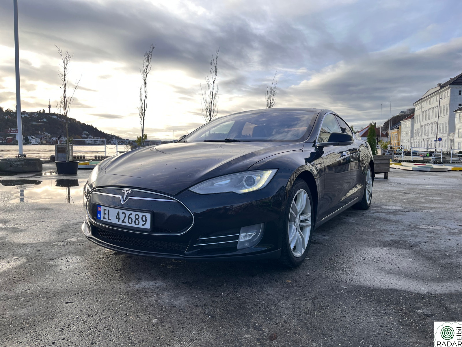 TESLA MOTORS MODEL S Tesla Model S85 med Gratis Superlading