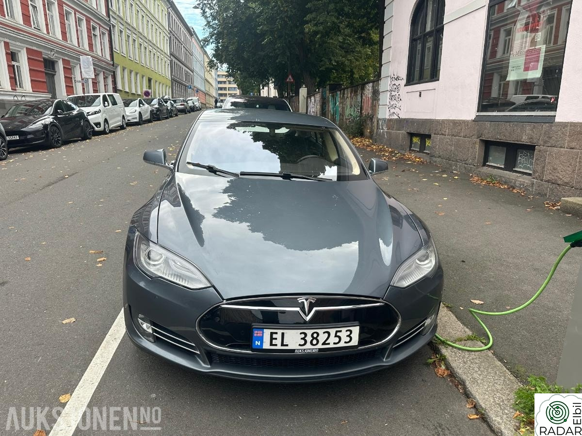 TESLA MOTORS MODEL S Sist godkjent 26.09.2025 Frist for godkjent EU-kontroll