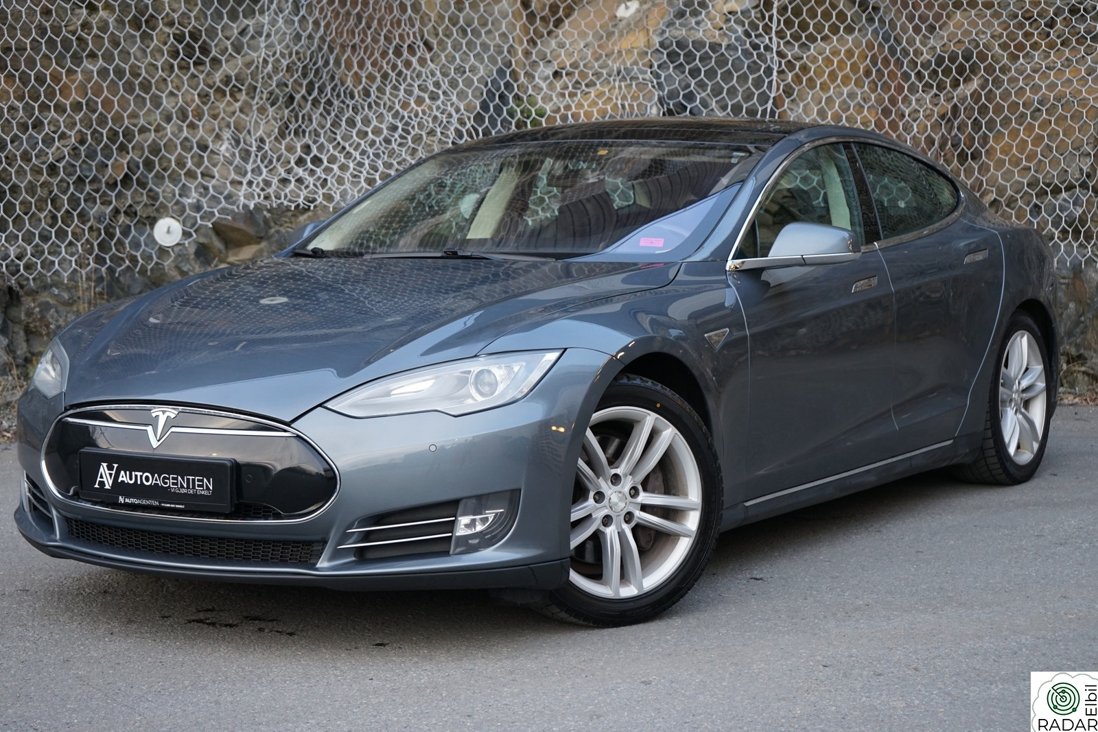 TESLA MOTORS MODEL S 85/GRATIS LADING/EU-godkjent til 31.08.2026/Premium C.