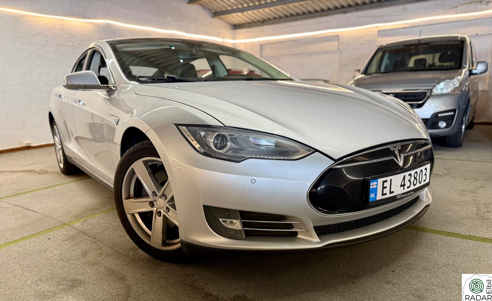 TESLA MOTORS MODEL S S85/ EU TILL OKT 2026/ FREE SUPERCHARGE/ SKINN/