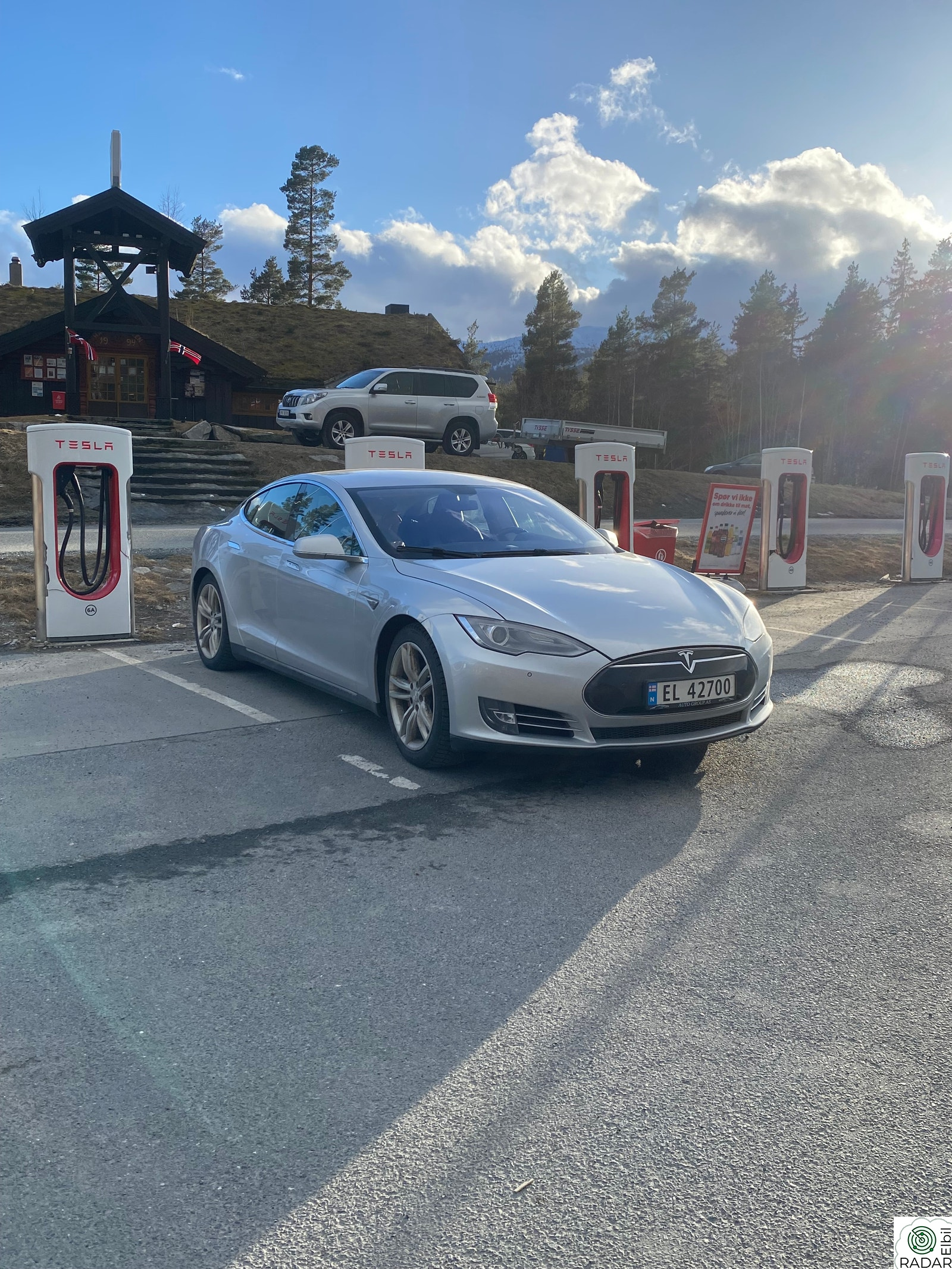 TESLA MOTORS MODEL S GRATIS LADING OG BYTTET BATTERI 7-SETER S85P