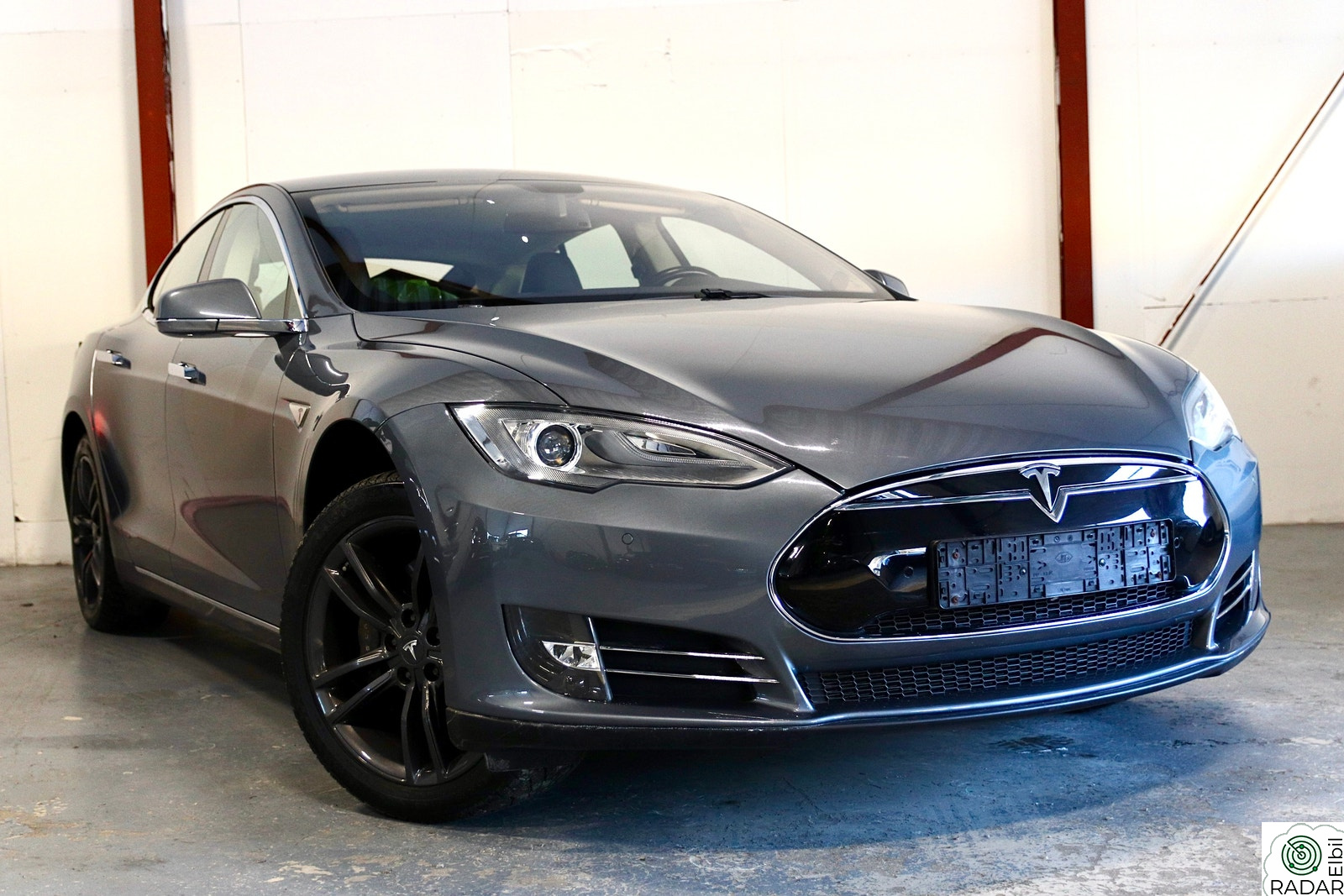 TESLA MOTORS MODEL S P90 Performance | Luftfjæring | Skinn